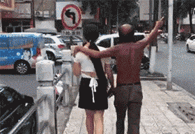  打死|搞笑GIF：哥们，你会让妹子打死的！