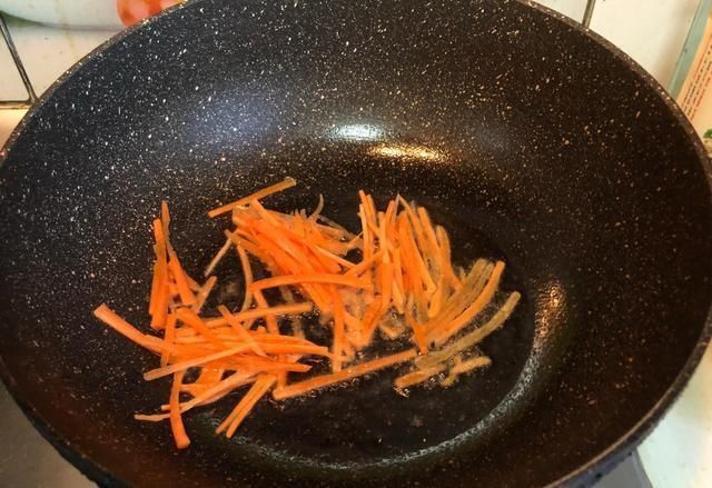 好看|这种鱼高蛋白低脂肪,用它炒蛋味道鲜还没刺,加点配菜好看更营养