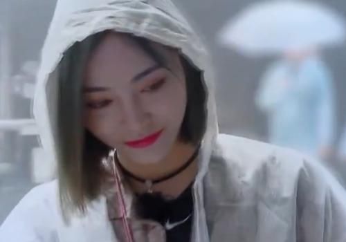 方式|许佳琪请郑爽吃东西,俩人的方式却大不相同,女团和偶像的区别