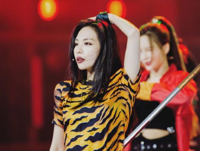  张碧晨|《热血满满的弟弟们》官宣，张碧晨王霏霏加盟，这导师阵容很强大