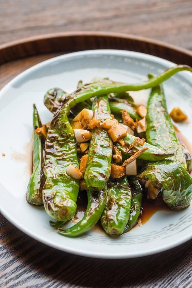 餐桌上|夏天餐桌上怎么能少了这样的凉拌菜,既简单又开胃,吃起来真过瘾