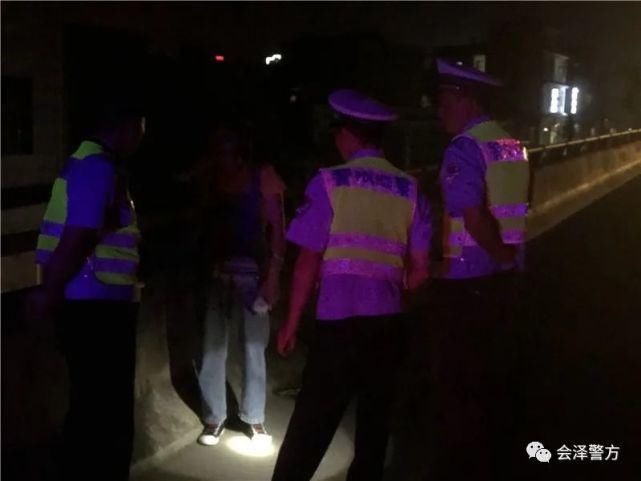 高速公路|会泽一女子被男友“丢”在高速路上……