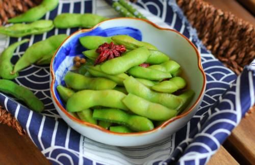  厨师|煮毛豆时，直接下锅是不对的！老厨师教您一招，毛豆翠绿更入味