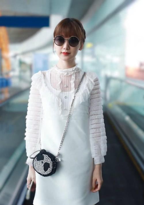  裙子|毛晓彤谈分手已释然，穿“甜甜圈裙”现身机场，要做自己的公主！