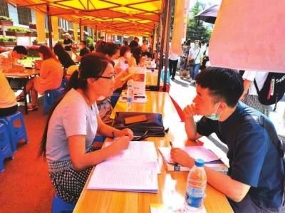 就业|七里河区举办未就业高校毕业生招聘会 215人现场达成就业意向
