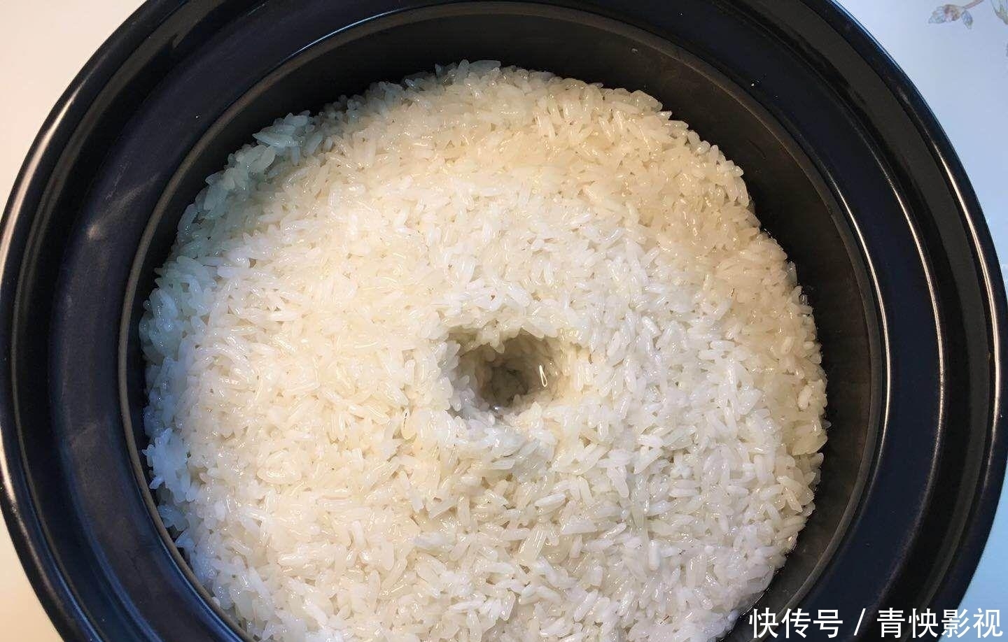 秋冬季|秋冬季最爱喝它,又香又甜还暖胃,做一罐能吃一个月,做法超简单