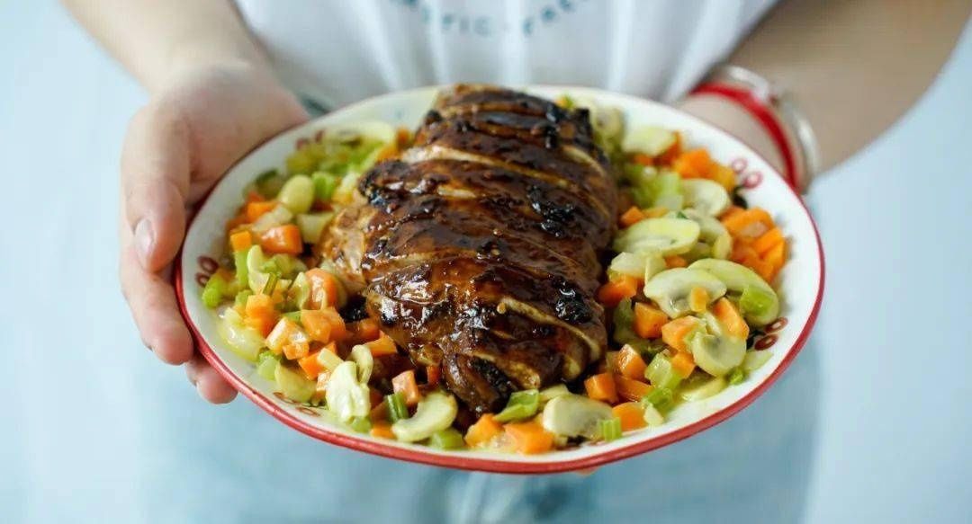 酱汁|鸡胸肉别再水煮了!多加这一样,酱汁浓郁香炸了!