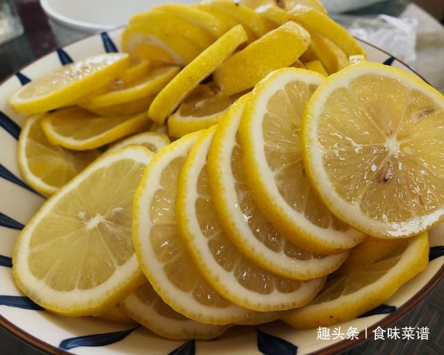  漂亮|夏天最该喝的不是雪碧，而是这杯水，美白养肤，整个人都变漂亮了