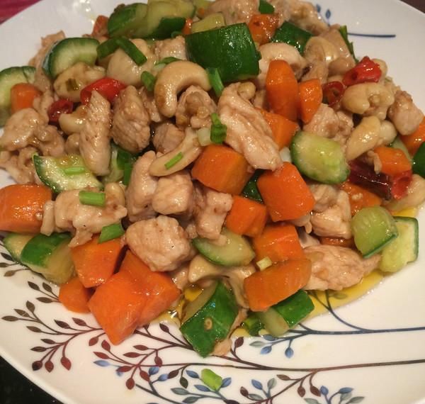 木耳|美食精选:香芹炒木耳、老干妈烩豆腐、荸荠丸子、腰果鸡丁