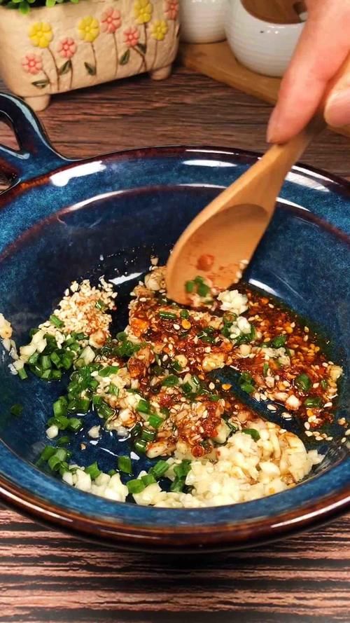 好吃|比小摊买的好吃百倍的酸辣粉,5分钟就搞定,连汤汁都不剩!