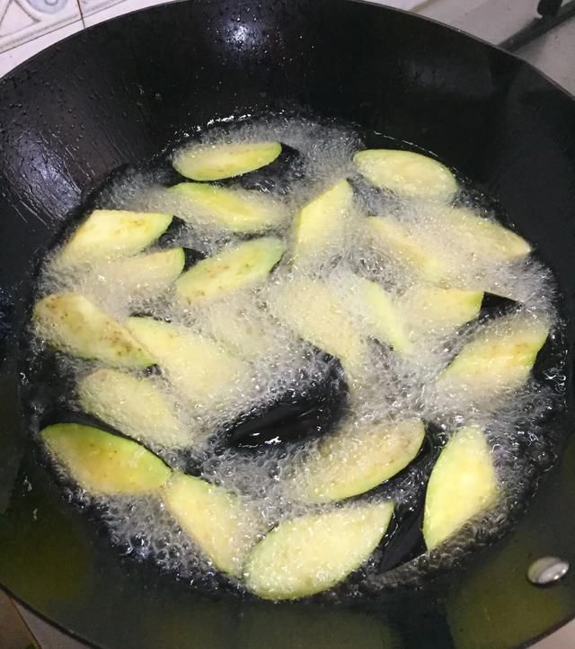  好学|爱吃茄子土豆看过来，东北地三鲜家庭版，好学易做，口味不输酒店