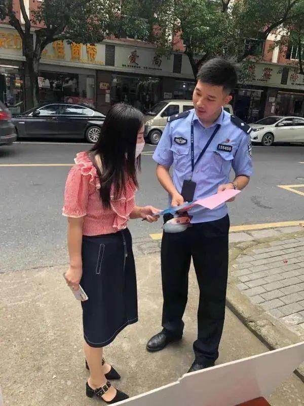 民警小哥哥|90后民警硬核开导沉迷网游初中生,声音太苏被全网搜寻