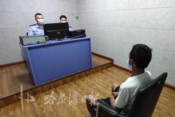  室内|19年前因口角男子刺死人后逃亡，被抓时睡在自动取款机室内