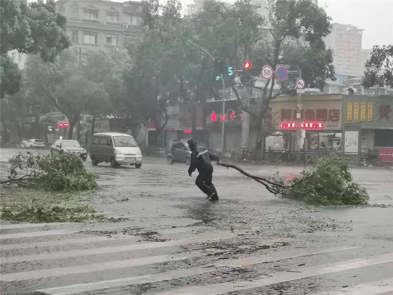 机场|台风“黑格比”穿过杭州东部 ，杭州机场取消112班次航班