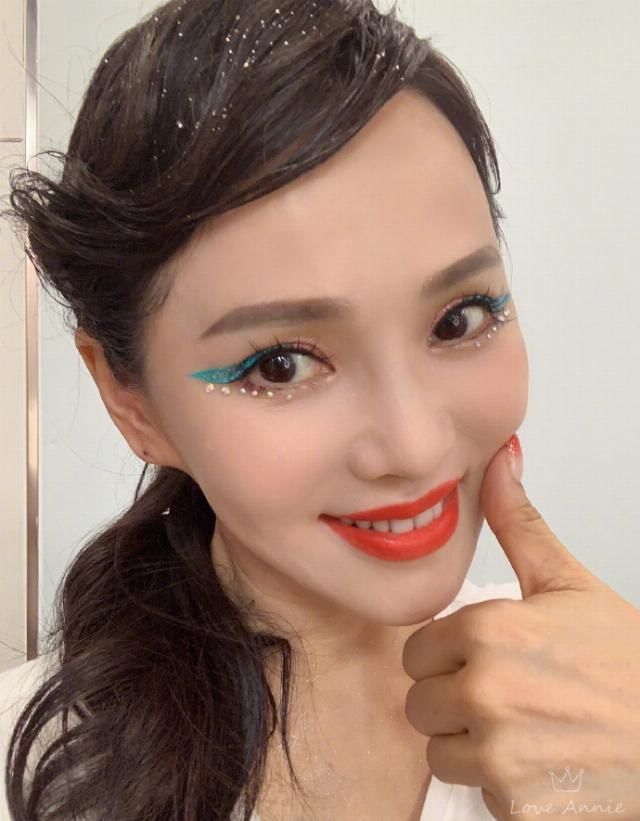 后台|伊能静晒《姐姐》录制后台照 预告将写万字毕业感言