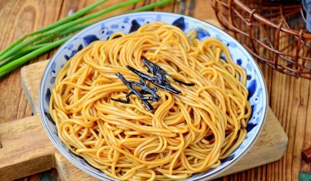 锅中放入|开学季十款懒人必备早餐，每天换着花样做，简单省事十分钟准上桌