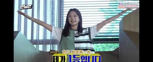  上衣|宋智孝在镜头前撩起上衣戴麦克风 露出肚子上的肉肉被弟弟们议论