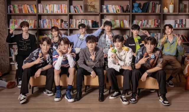  三代|三代同框！火箭少女与R1SE争团王，硬糖少女担任评委遭网友质疑