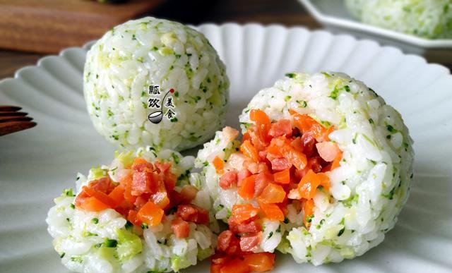 做法|这早餐上桌秒光,抗饿又解馋,做法超懒人,1拍1捏,1分钟做10个