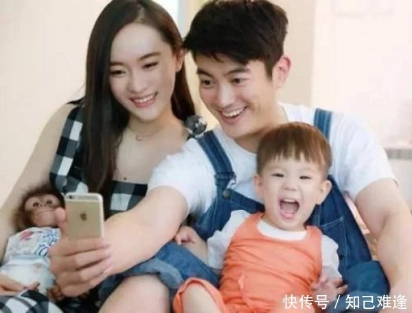 拍摄者|“嗯哼妹妹”登热搜榜首,网友纷纷指责拍摄者曝光霍思燕女儿正脸