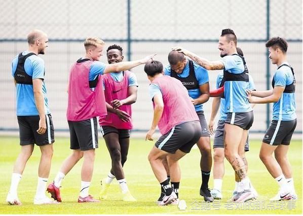  封闭|两个月的封闭比赛都无法忍受，凭什么能进世界杯？