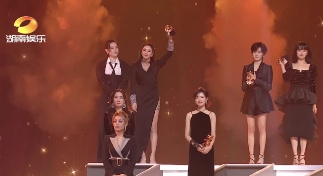 浪姐|《浪姐》结束一周后,7人团无合体演出,姐姐们都选择合体捞金