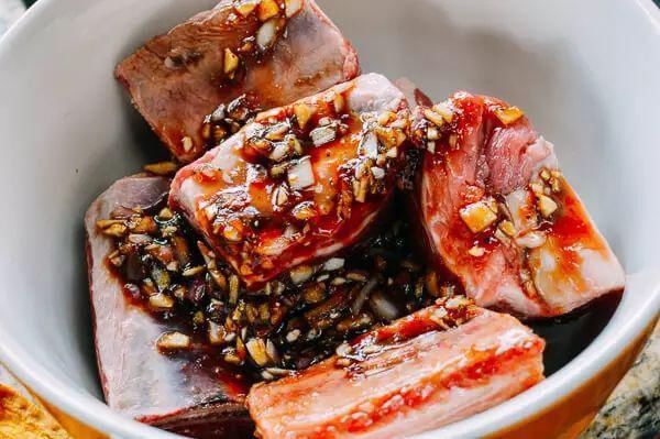  不放过|排骨别再熬汤了，这么做香得连盘子都不放过！