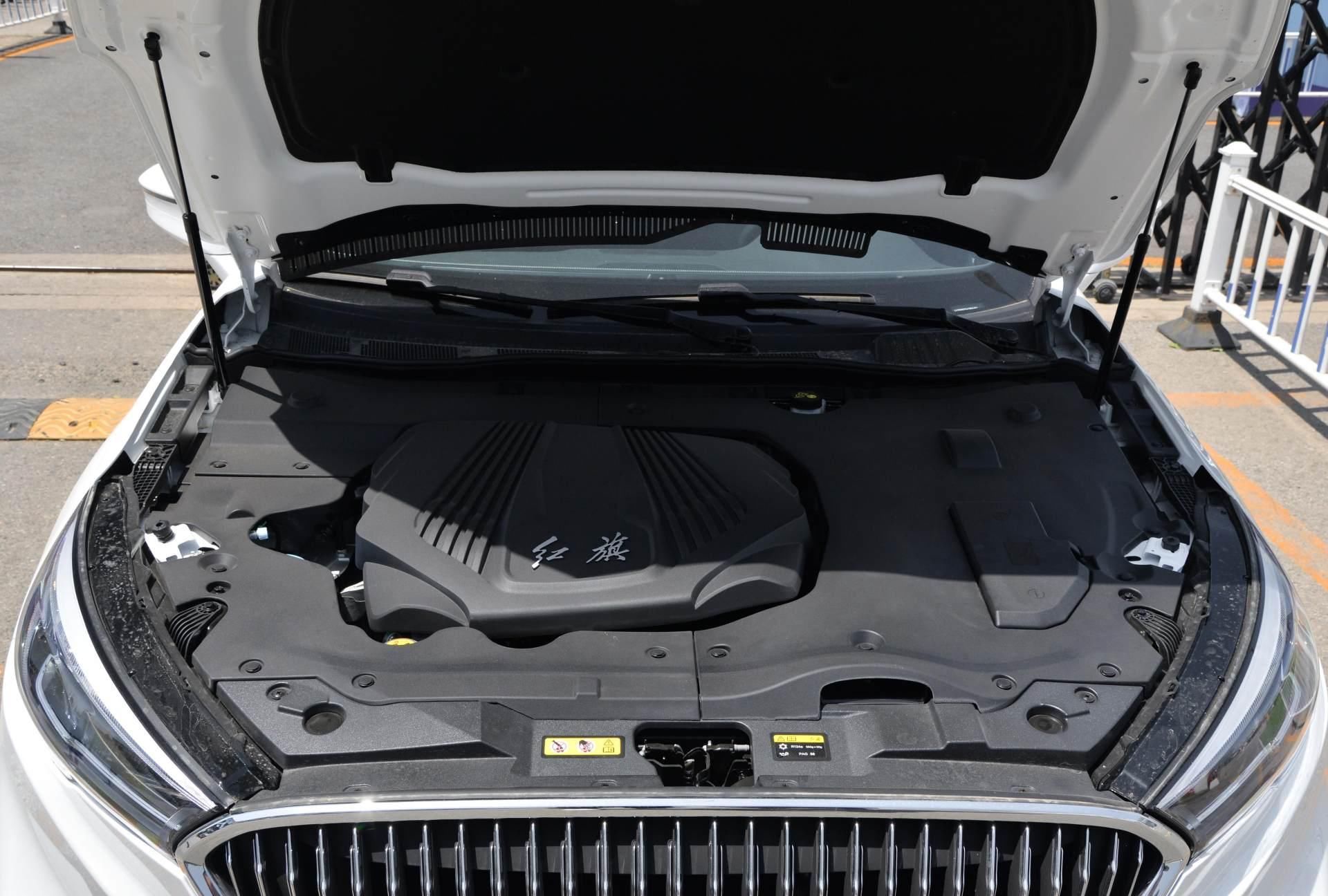 家族|红旗的销量“王炸”，家族外观比雅阁牛气，2875mm轴距舒适如家，价格15万