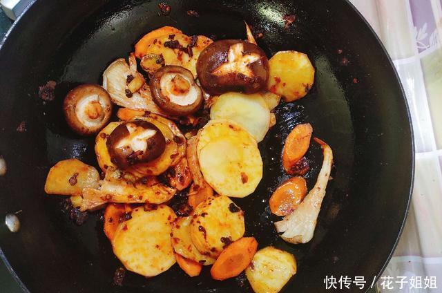 麻辣烫|闺女最馋这麻辣烫,红油浓香,酷辣入味,不用买底料,做法超简单