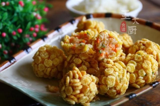 好吃|吃过一定会爱上的玉米片炸胡萝卜鸡胸肉丸子,简单好做,非常好吃