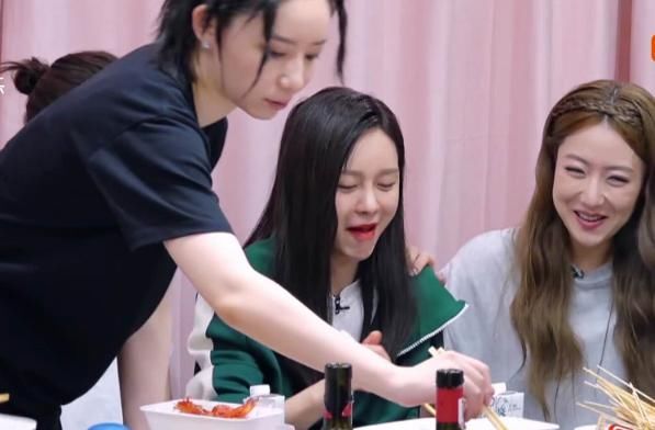 轮公演|《乘风破浪》三公残酷性全面升级,孟佳和丁当在同一地方“跌倒”