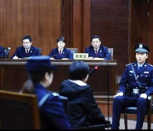  全家|他勇救落水少女后默默离去，女孩母亲登门道谢，他却将女孩全家告上法庭