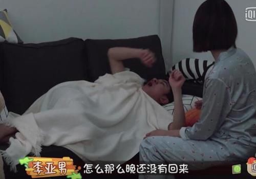  睡觉|李亚男二胎还抱娃睡觉，婆婆出镜帮带小叔子女儿，祖蓝：想要男孩
