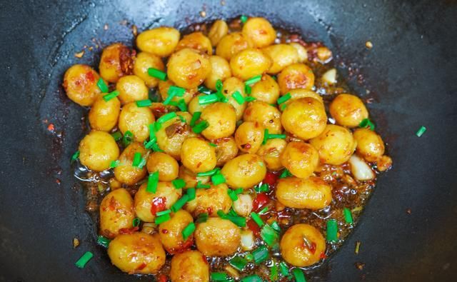 上桌|邻居送的食材,有钱也难买到,上桌都抢着吃,一口一个,够味