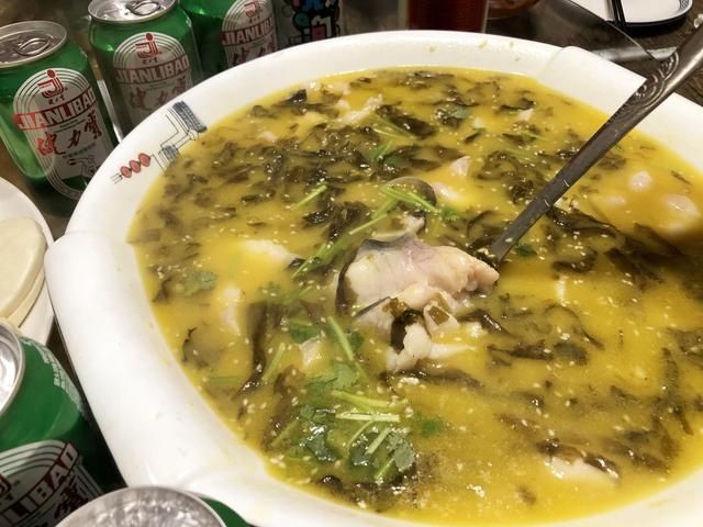 豪迈|国庆假期请同学吃饭,6菜1汤吃撑了,同学:北方菜都这么豪迈吗