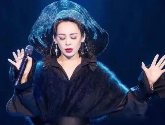  孟佳万|《乘风破浪的姐姐》排名：孟佳万茜争第1，张含韵第7，她被踢出局