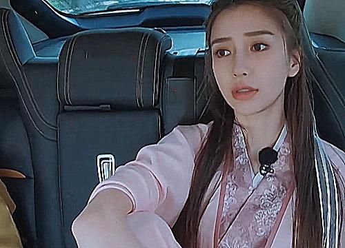  摄像师|跑男录制时，跟拍摄像师喜得千金，看baby的反应，不愧是当妈的人