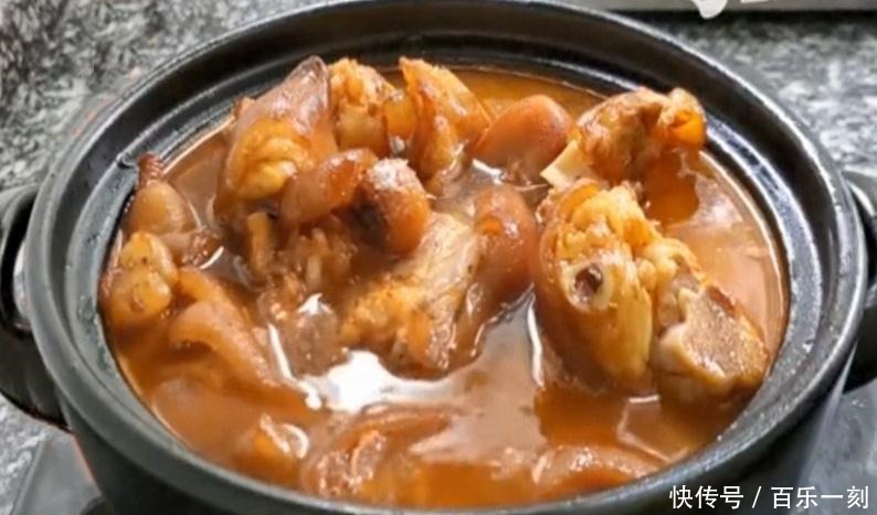 厨师|炖猪蹄时,是先焯水,还是直接炖全错了,厨师教你正确方法