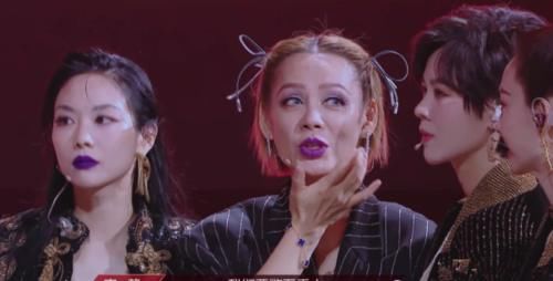  吴昕|张雨绮耳返出现问题，吴昕自责拖累孟佳没脸晋级，王霏霏蹲地痛哭