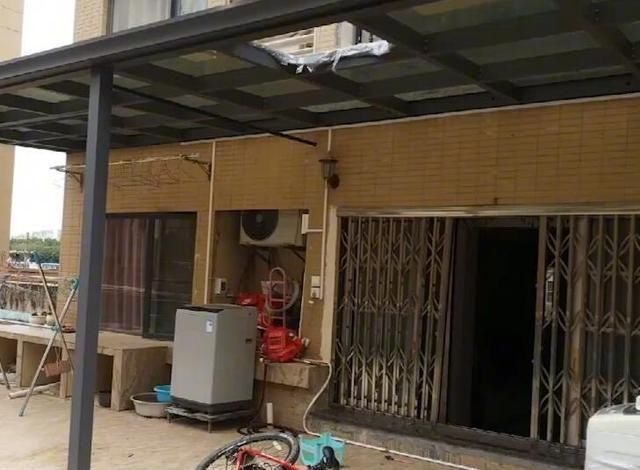  酒后|高空抛物！女子酒后与男友争吵，9楼抛下自行车：丢完我就后悔了