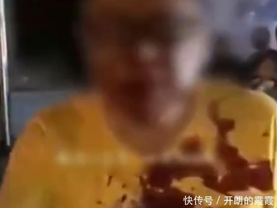  互殴|看看谁才是爹！外卖员被醉酒男碾脚辱骂，气不过与其互殴反赔7万