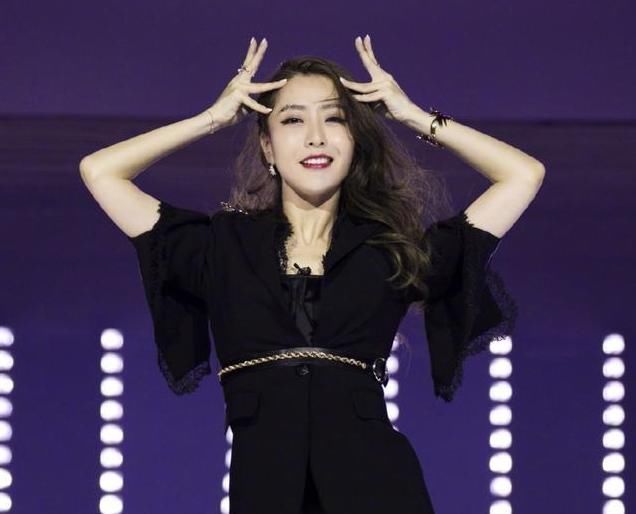  白冰|郑希怡白冰因男人气氛尴尬？都是乘风破浪的人，就还不至于吧