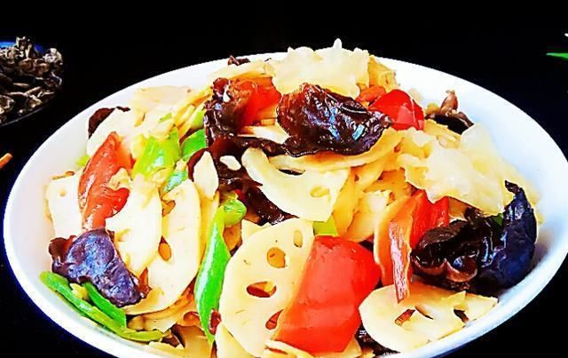 诀窍|炒木耳要好吃的诀窍,加点莲藕进去,美味愈加劲道,营养更是全面