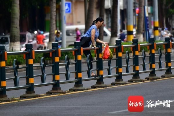 文明|不文明交通行为曝光台 | 海口这些不走“寻常路”的行人 前方有危险