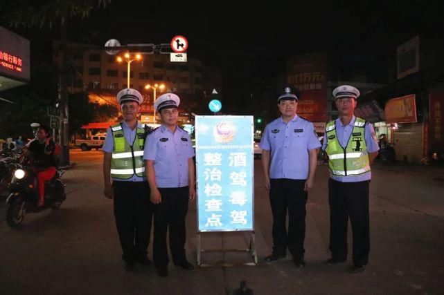 派出所|点赞！文地派出所连续两晚组织民警对文地的酒吧、宾馆、足浴等进行夜巡....