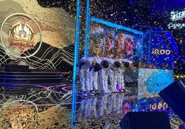  训练室|微博再次压榨TS战队? 训练环境仅20平米引来粉丝不满