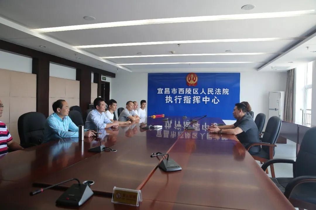 申请执行人|宁愿法官多跑路 不让企业难迈步