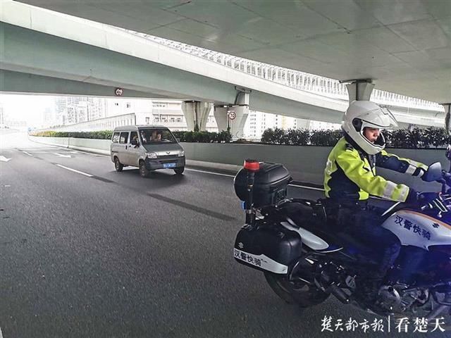  开辟|孕妇临产遇上中考交通管制，交警紧急处置开辟生命通道