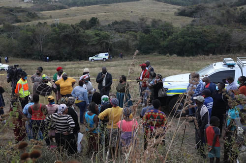  自杀|甘蔗田出现五具女尸后凶手落网自杀，谁知又出现第六具尸体