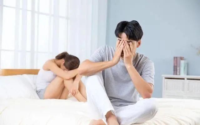  夫妻|为何越来越多的夫妻，到了中年就分床睡？背后的原因很现实